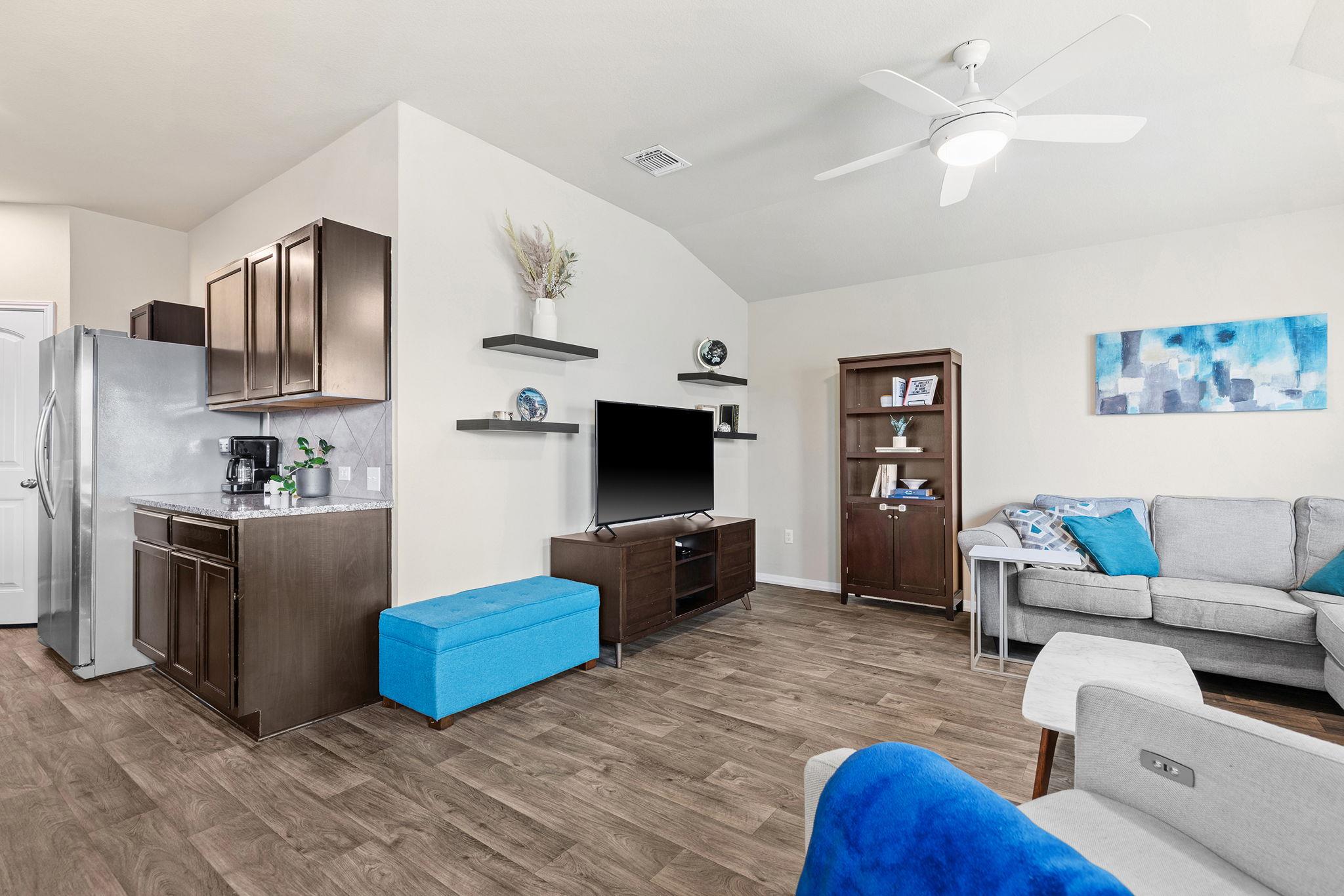 404 Cassandra Dr, Hutto, TX 78634