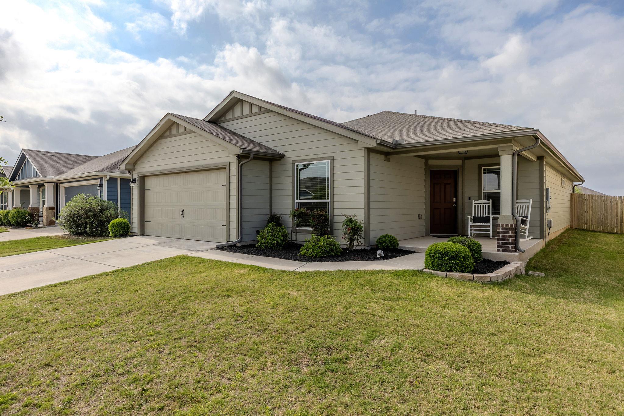 404 Cassandra Dr, Hutto, TX 78634