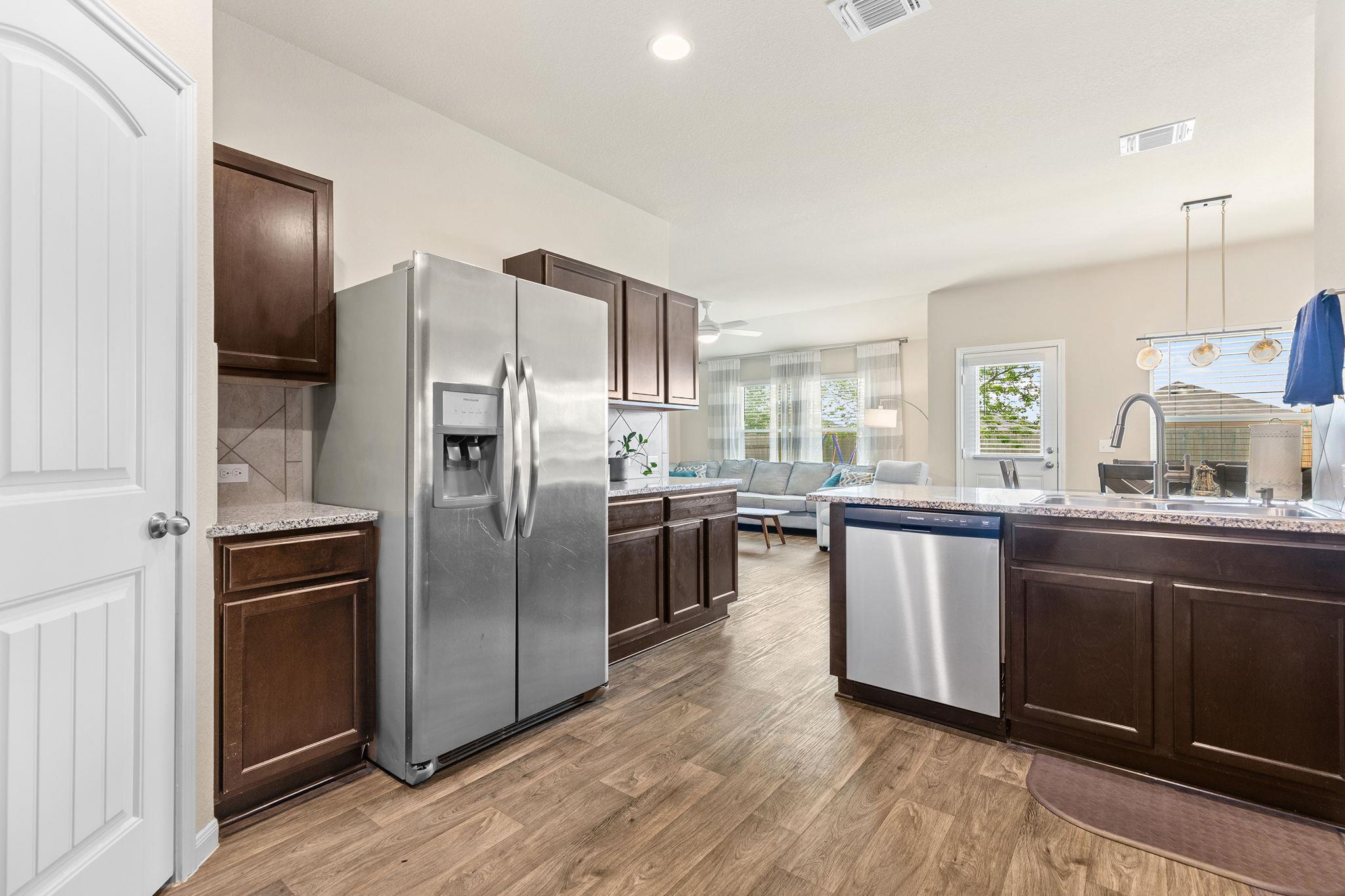 404 Cassandra Dr, Hutto, TX 78634