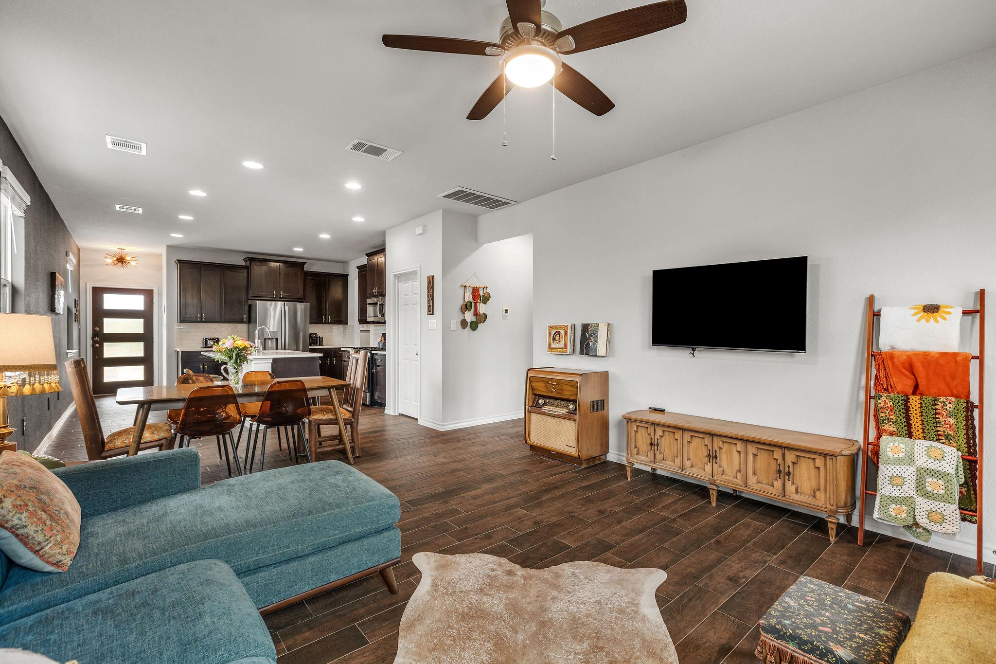 707 Eves Necklace Dr, Buda, TX 78610