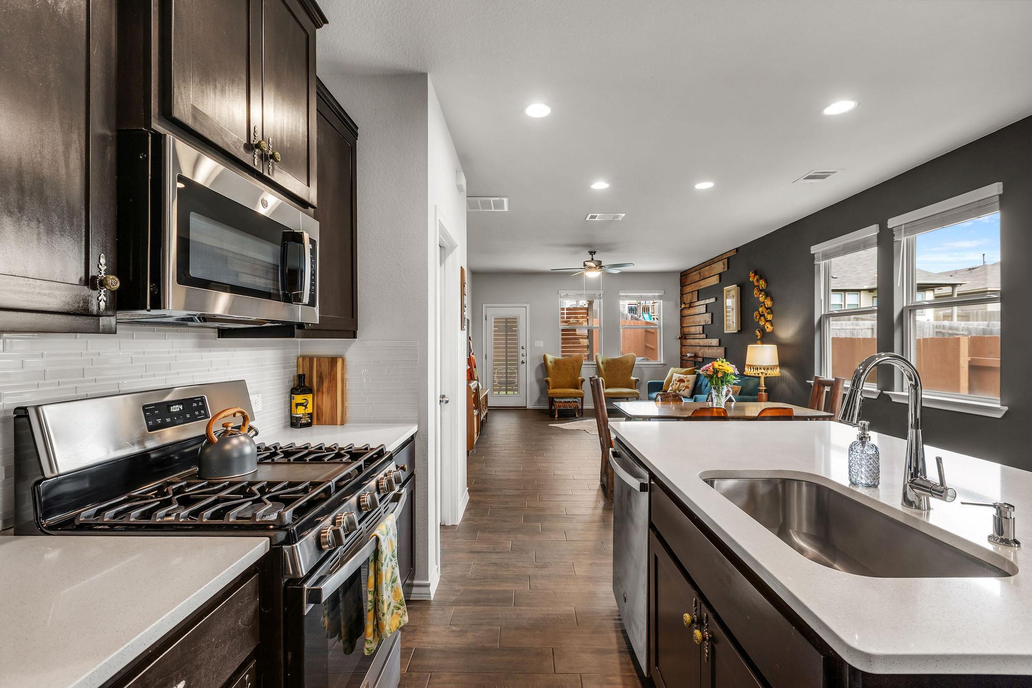 707 Eves Necklace Dr, Buda, TX 78610