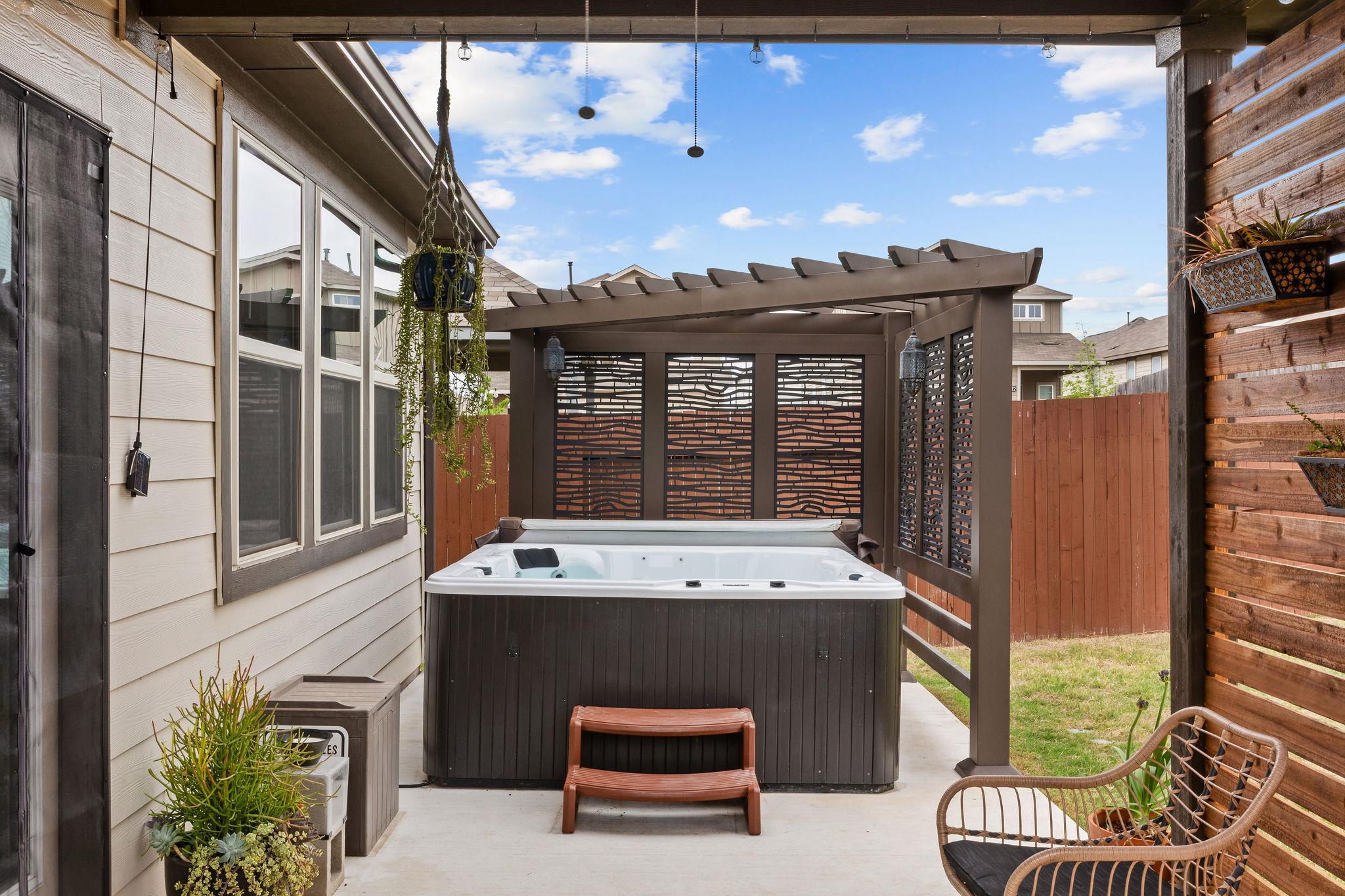 707 Eves Necklace Dr, Buda, TX 78610