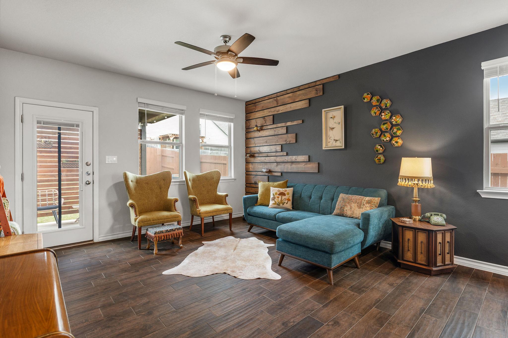 707 Eves Necklace Dr, Buda, TX 78610