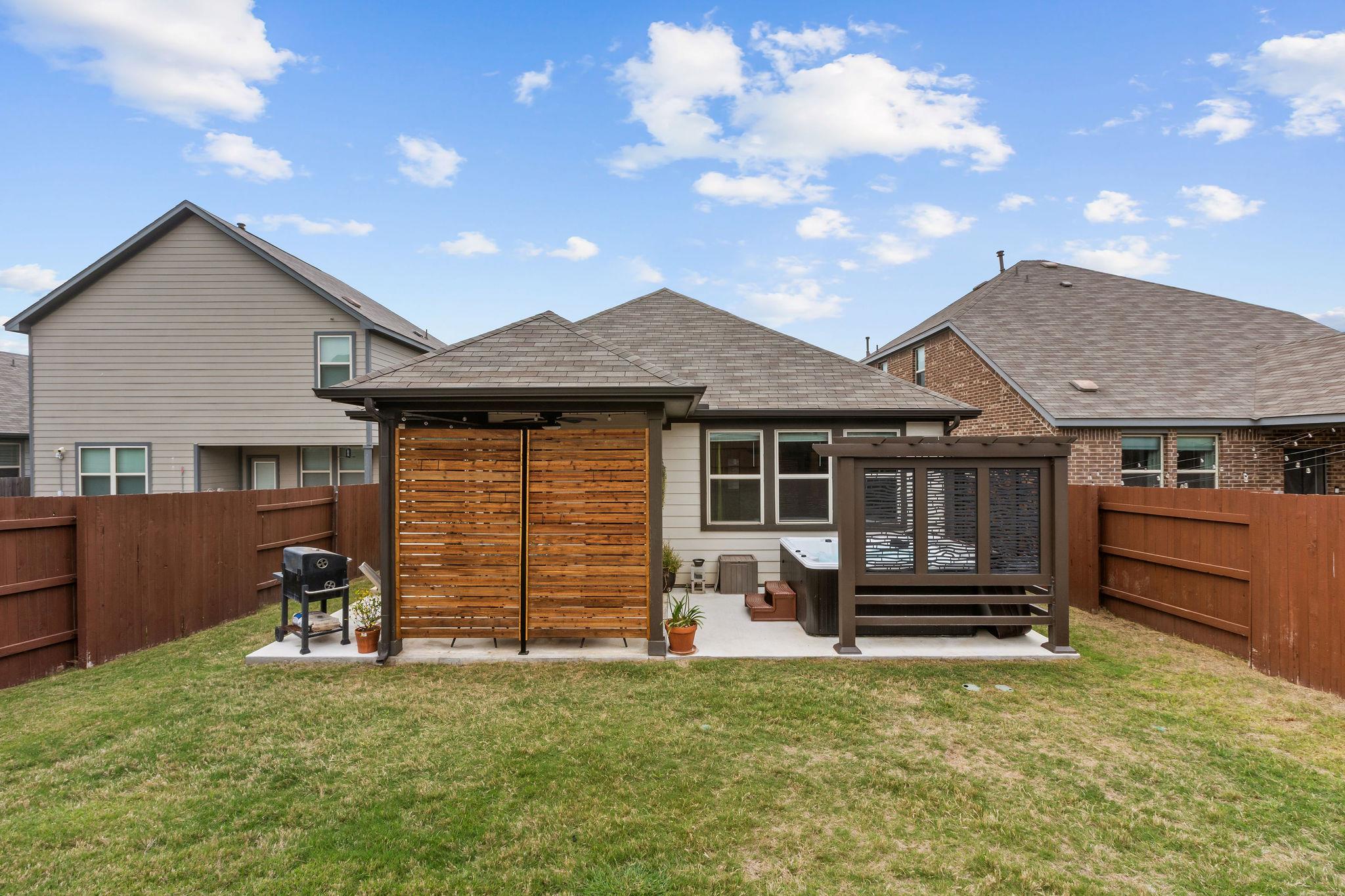 707 Eves Necklace Dr, Buda, TX 78610