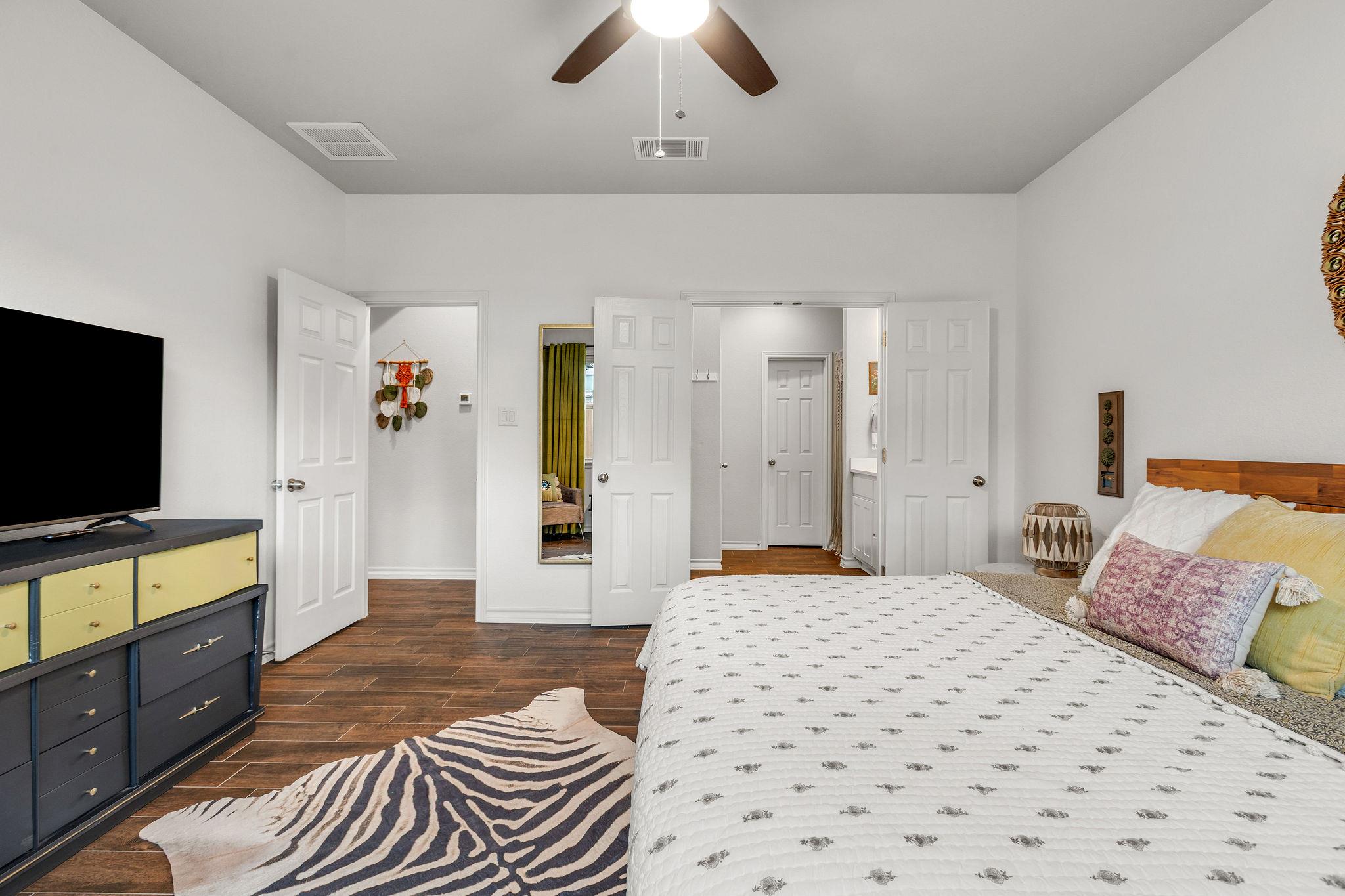 707 Eves Necklace Dr, Buda, TX 78610