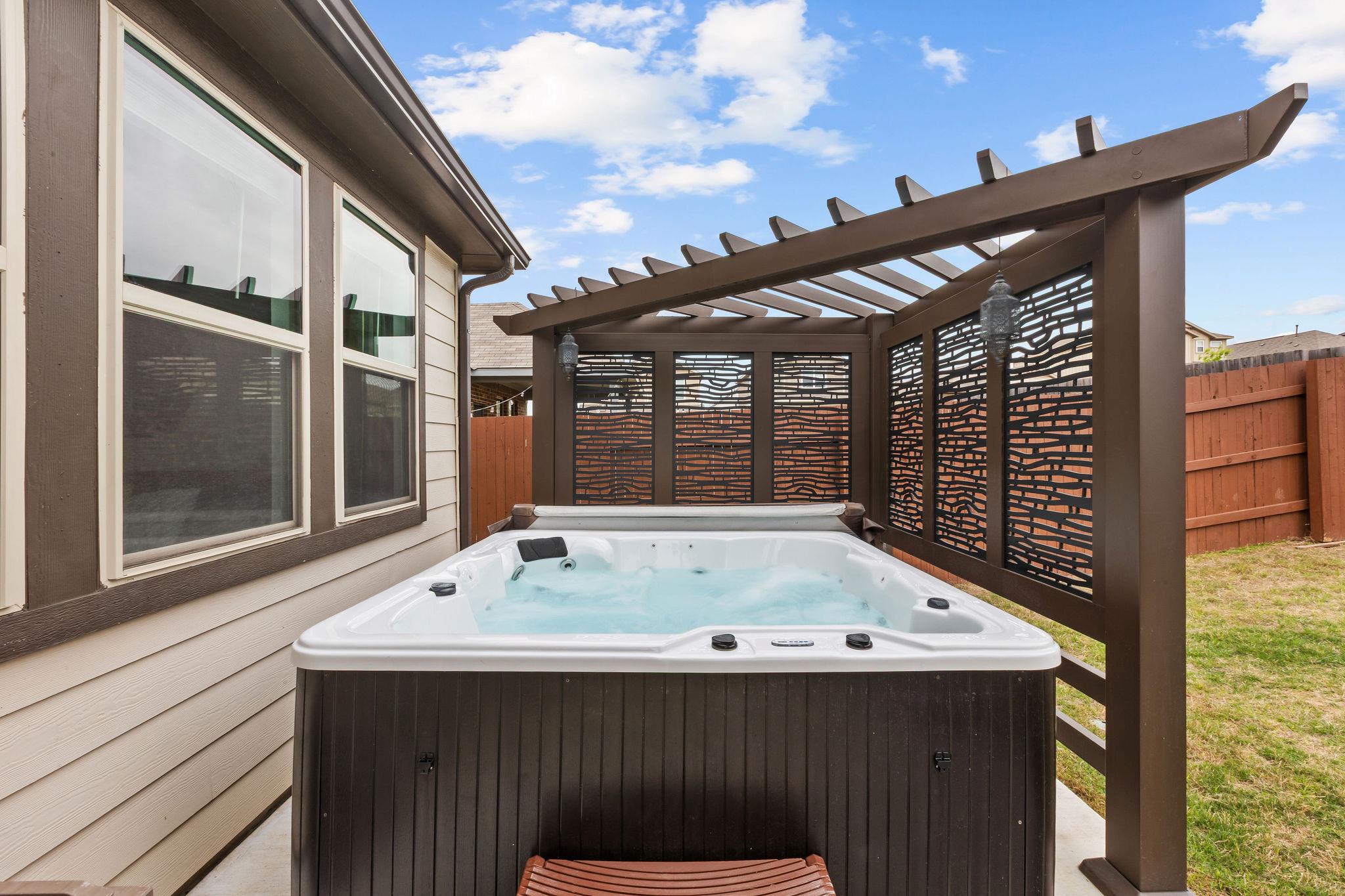 707 Eves Necklace Dr, Buda, TX 78610