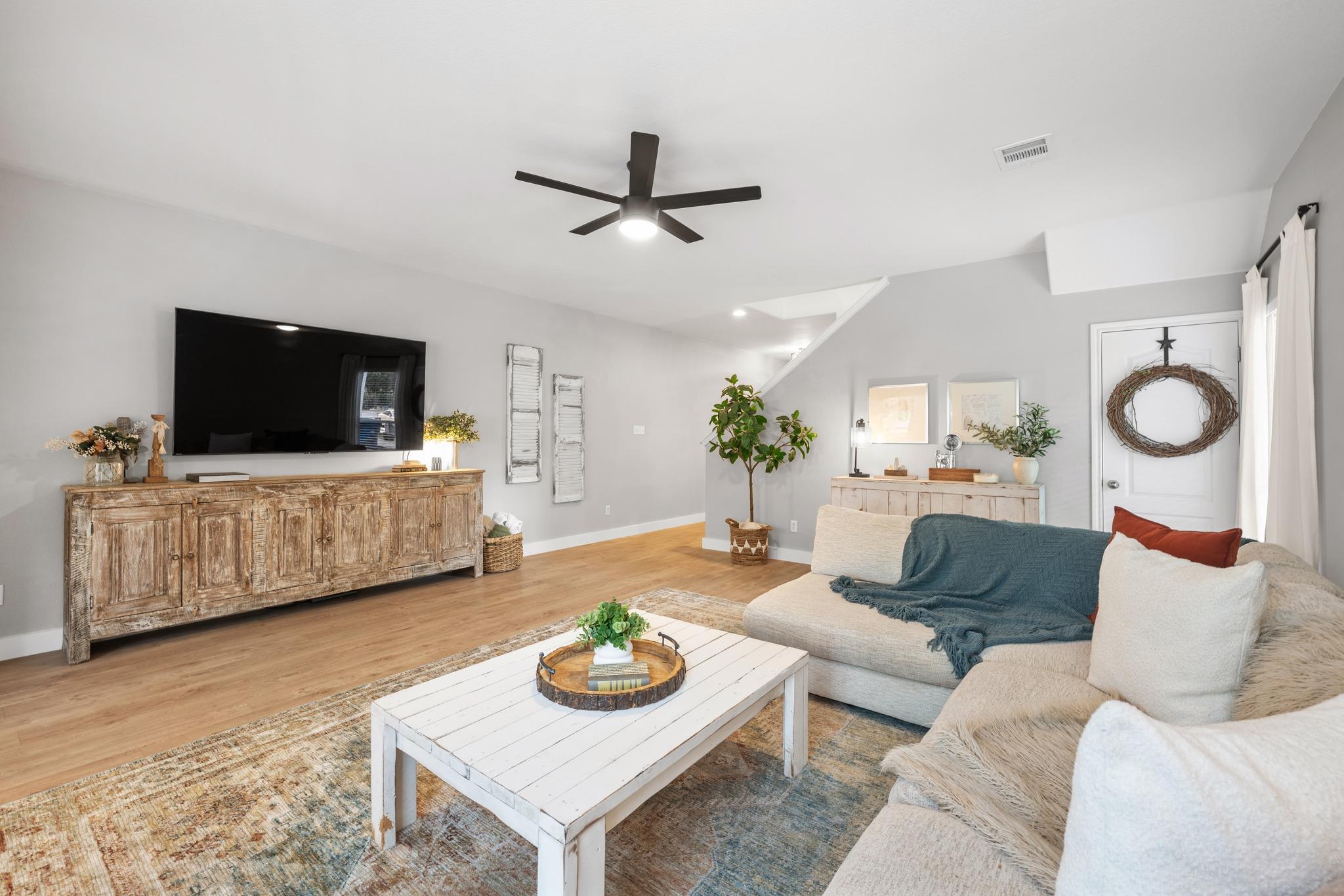 2121 Amur Dr, Austin, TX 78745