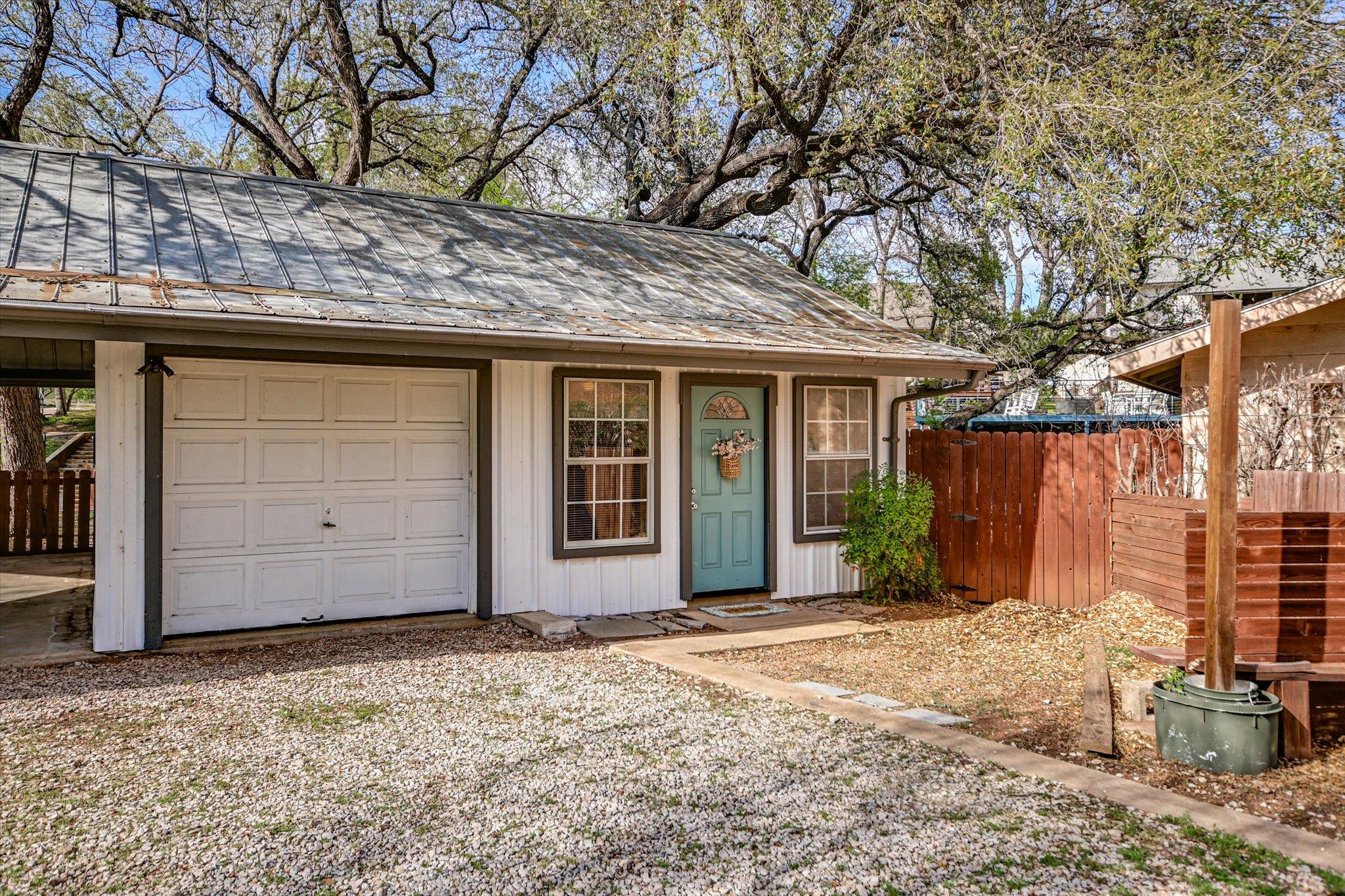 611 Thurman Cir, Kingsland, TX 78639