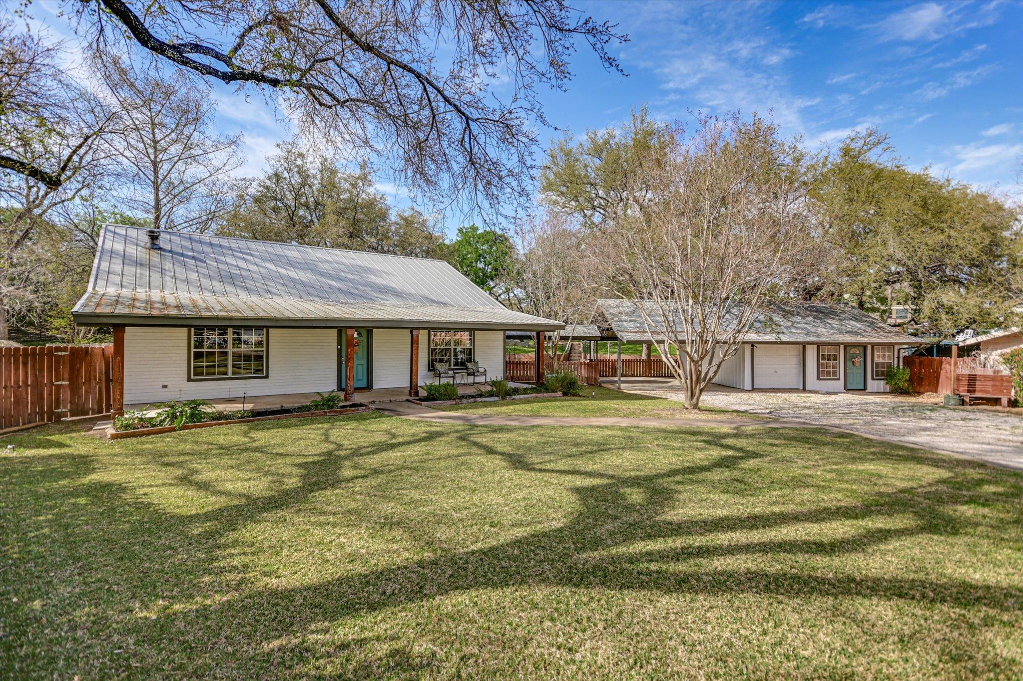 611 Thurman Cir, Kingsland, TX 78639