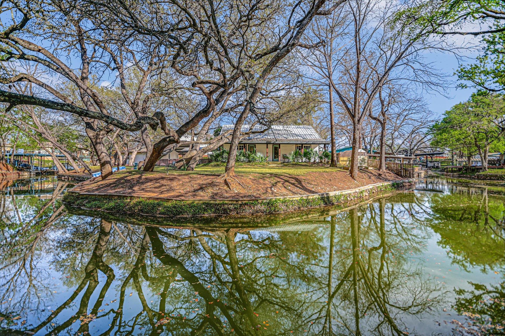 611 Thurman Cir, Kingsland, TX 78639