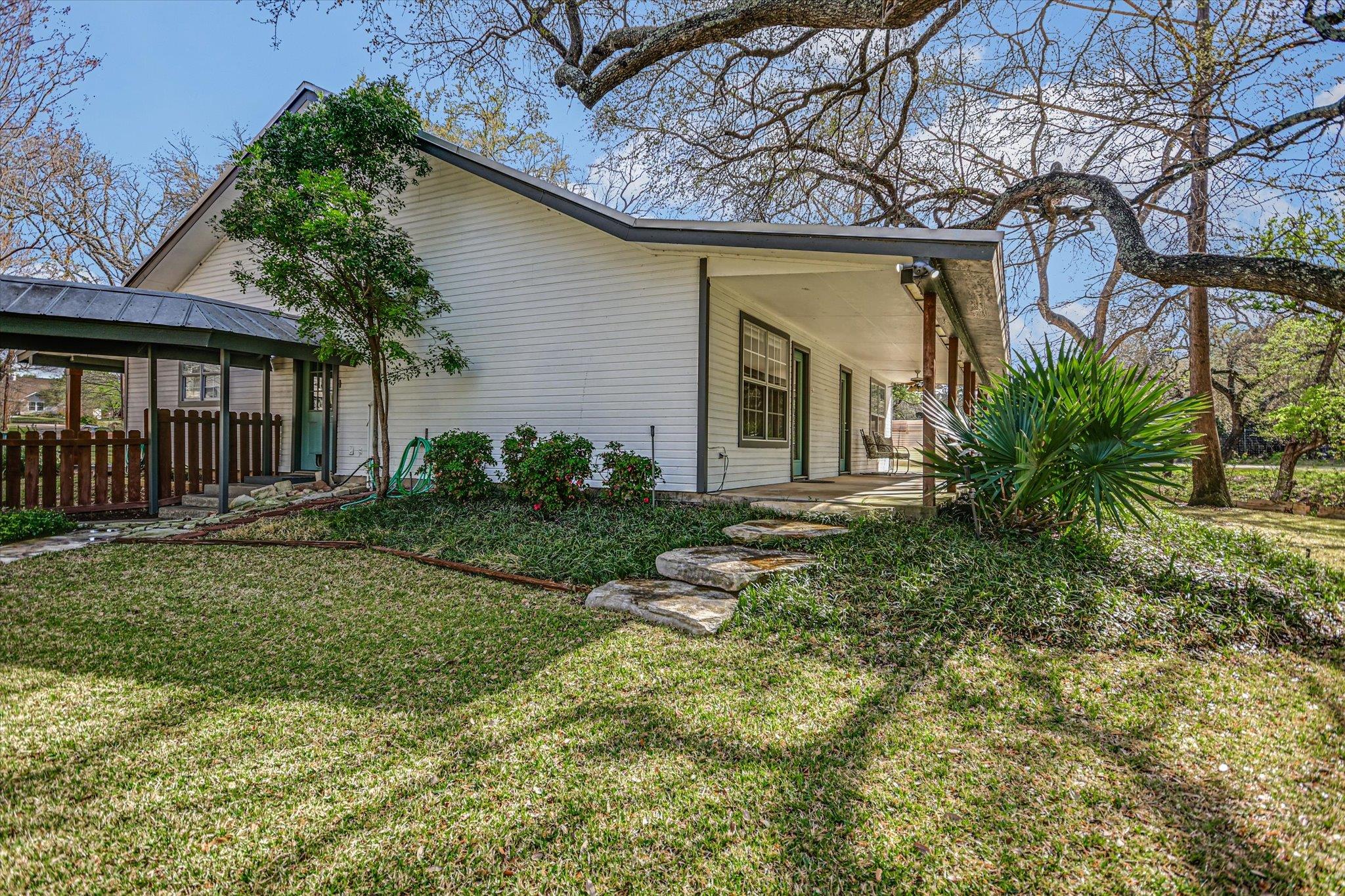 611 Thurman Cir, Kingsland, TX 78639