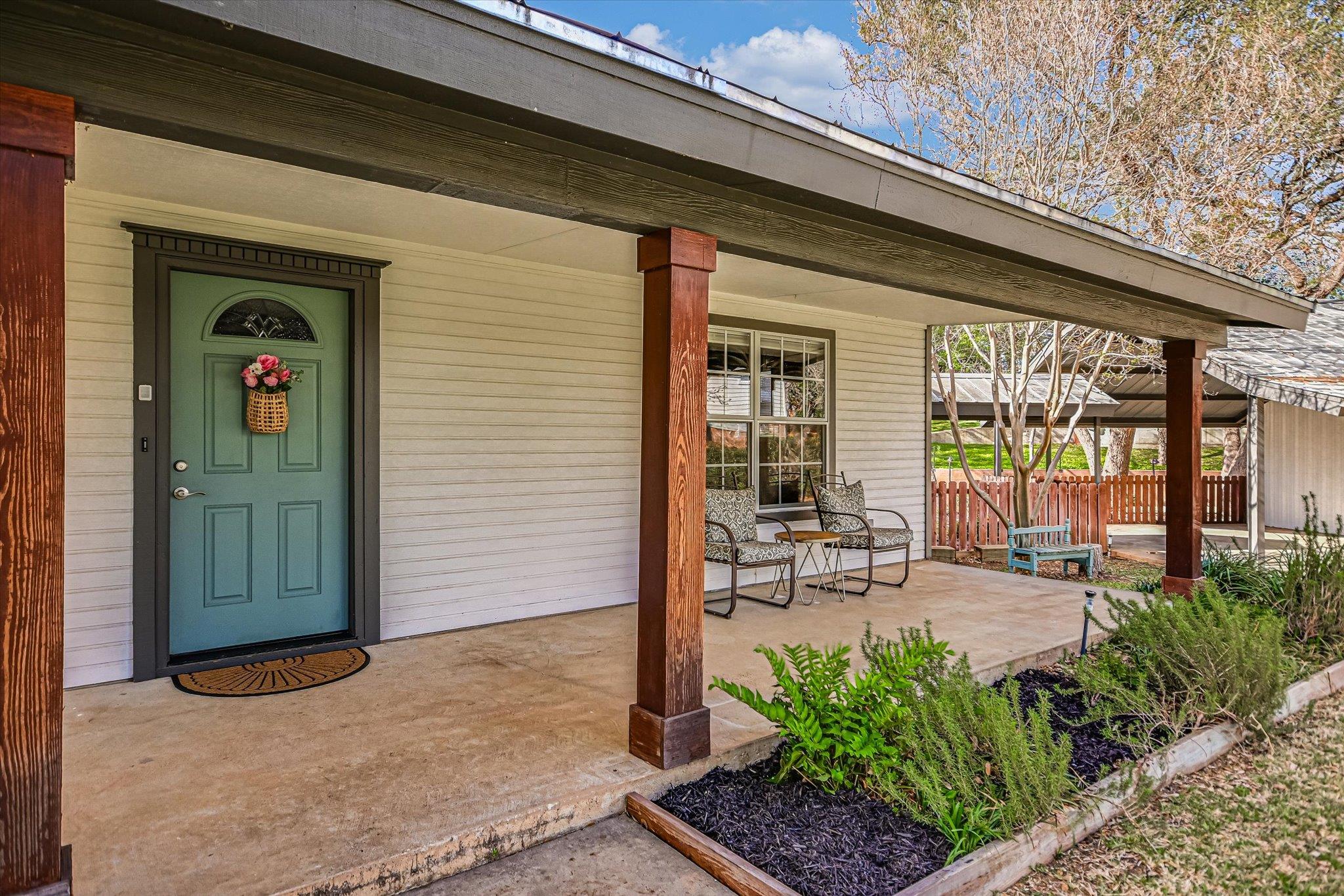 611 Thurman Cir, Kingsland, TX 78639