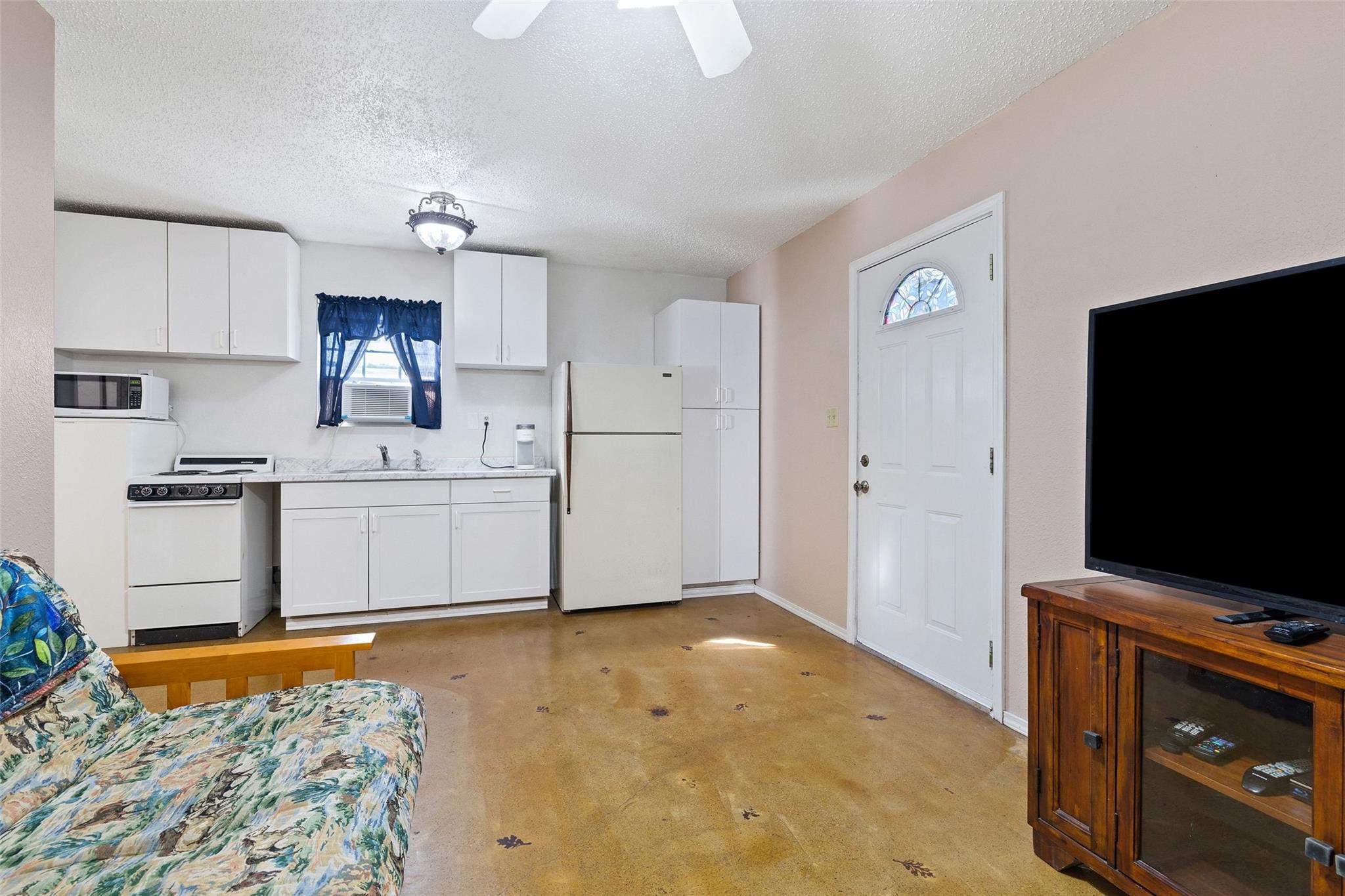 399 Upper Elgin River Rd, Elgin, TX 78621