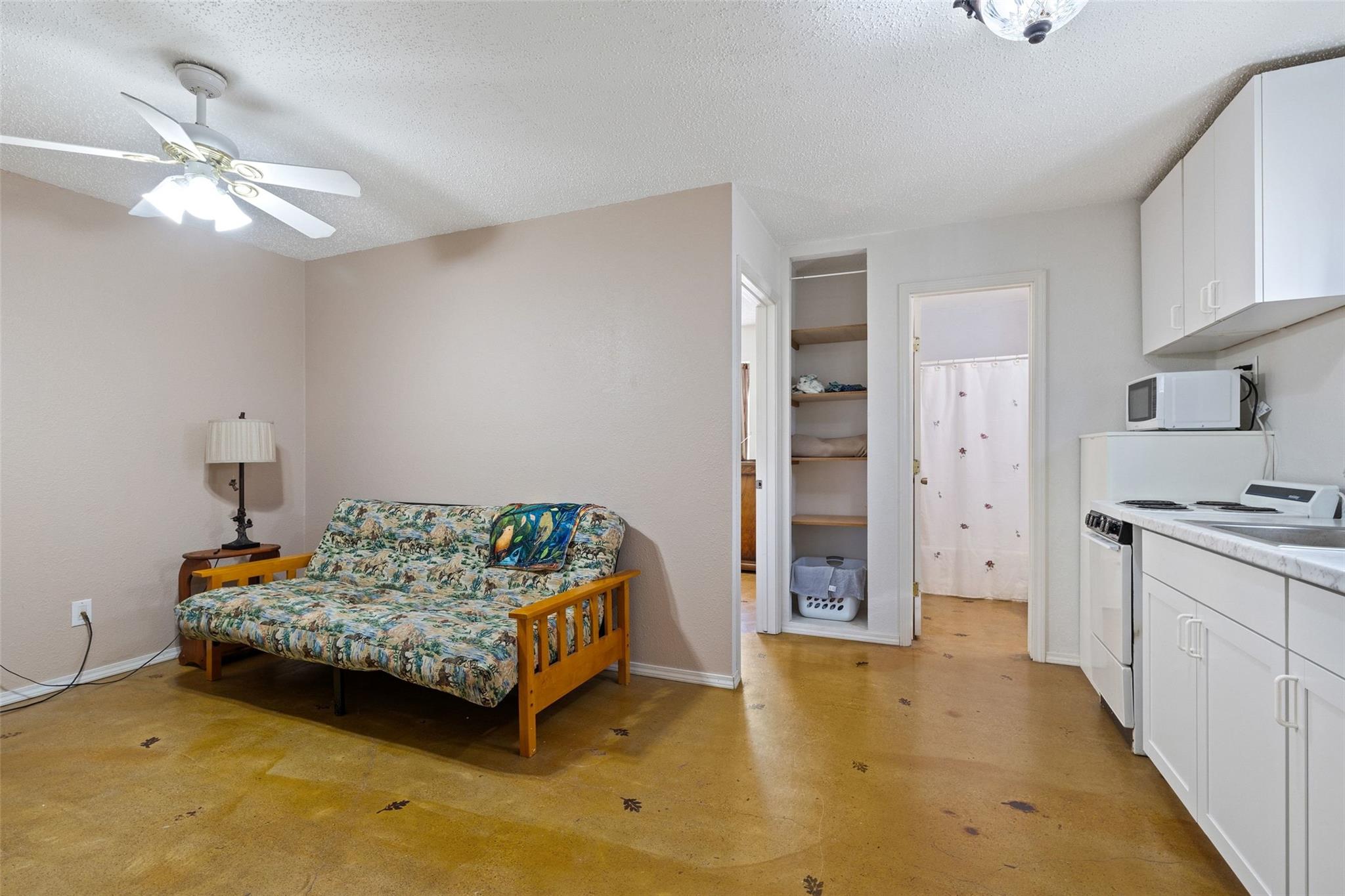 399 Upper Elgin River Rd, Elgin, TX 78621