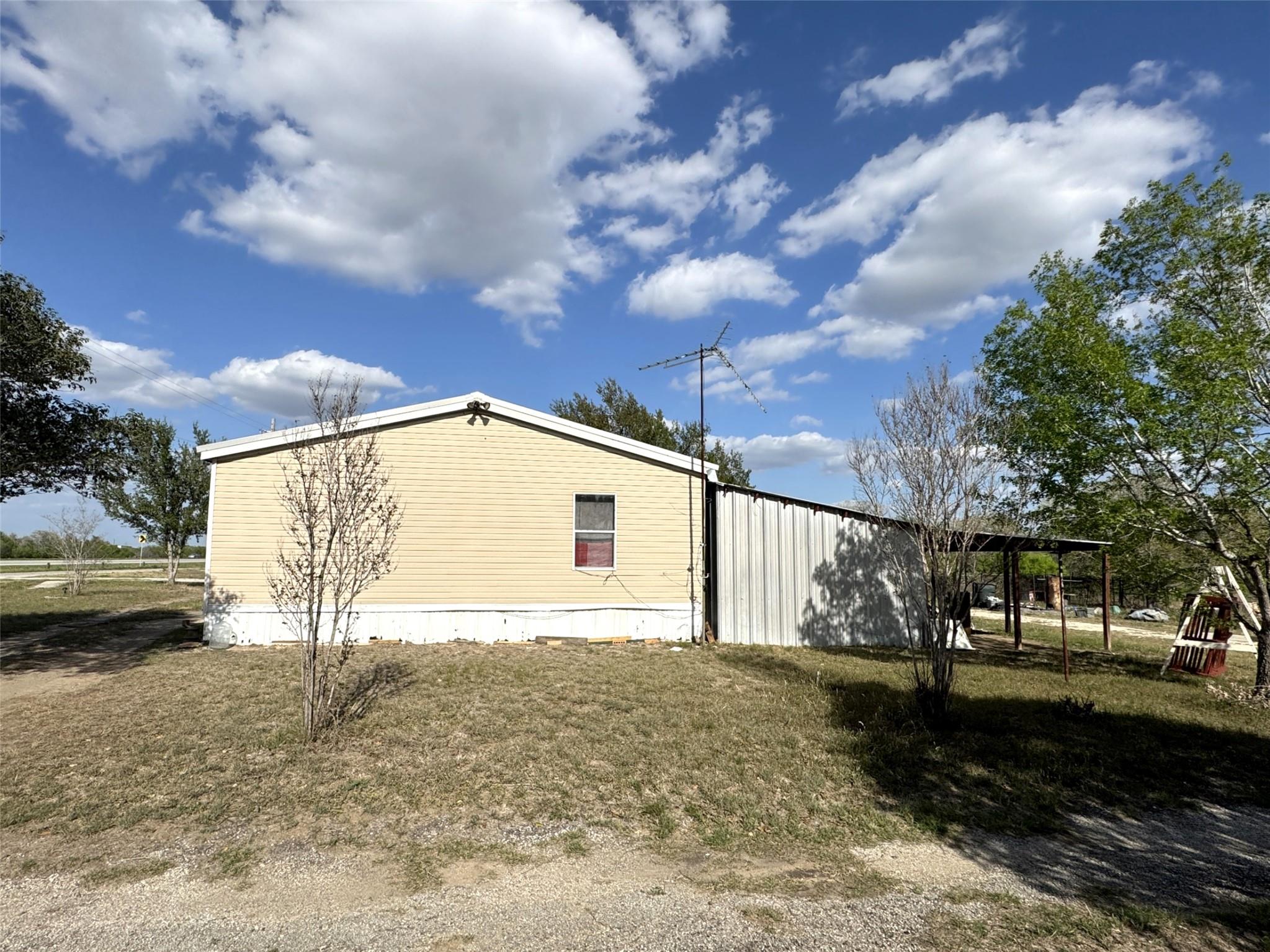 1255 Mount Pleasant Rd, Kingsbury, TX 78638