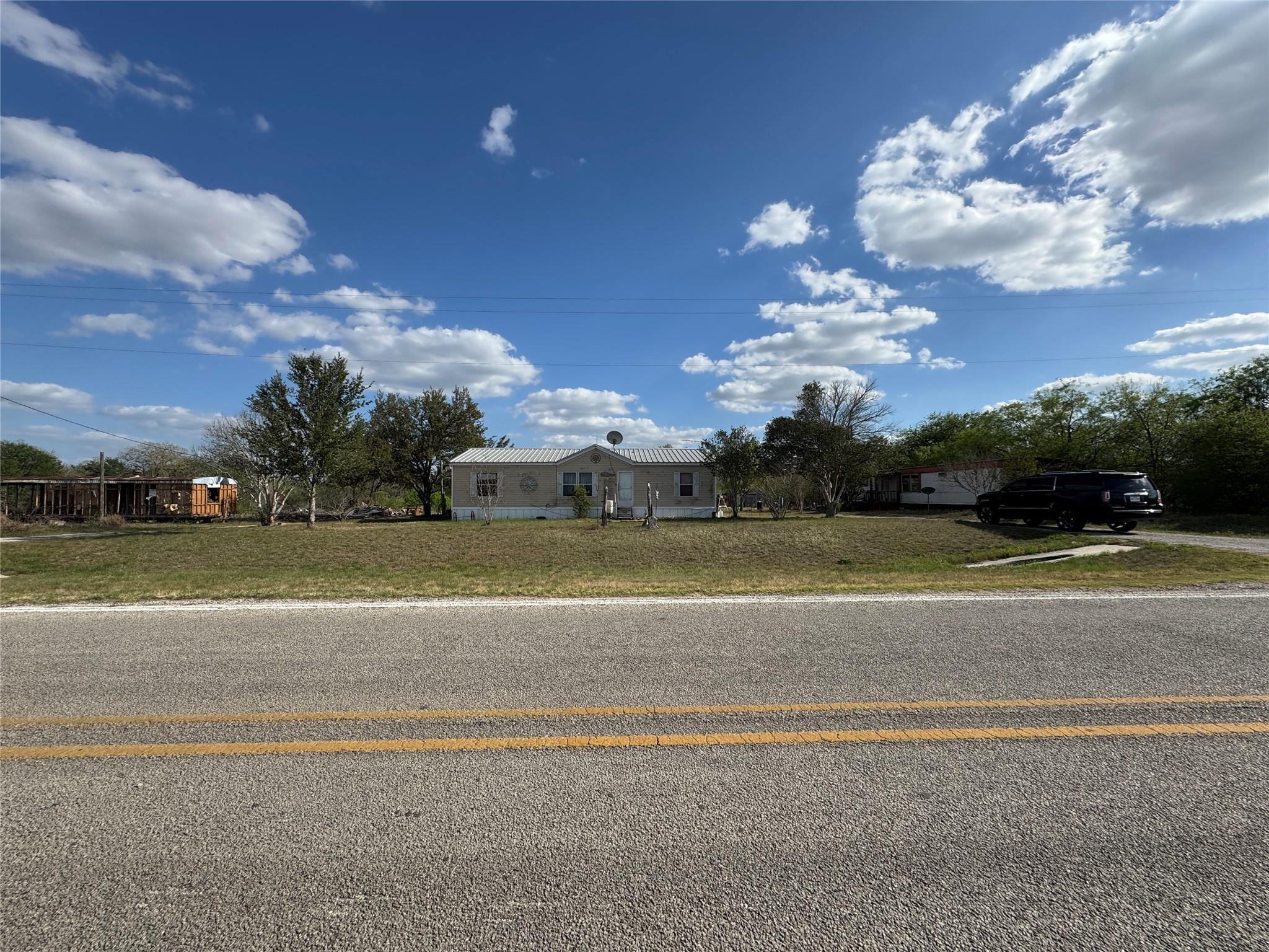 1255 Mount Pleasant Rd, Kingsbury, TX 78638