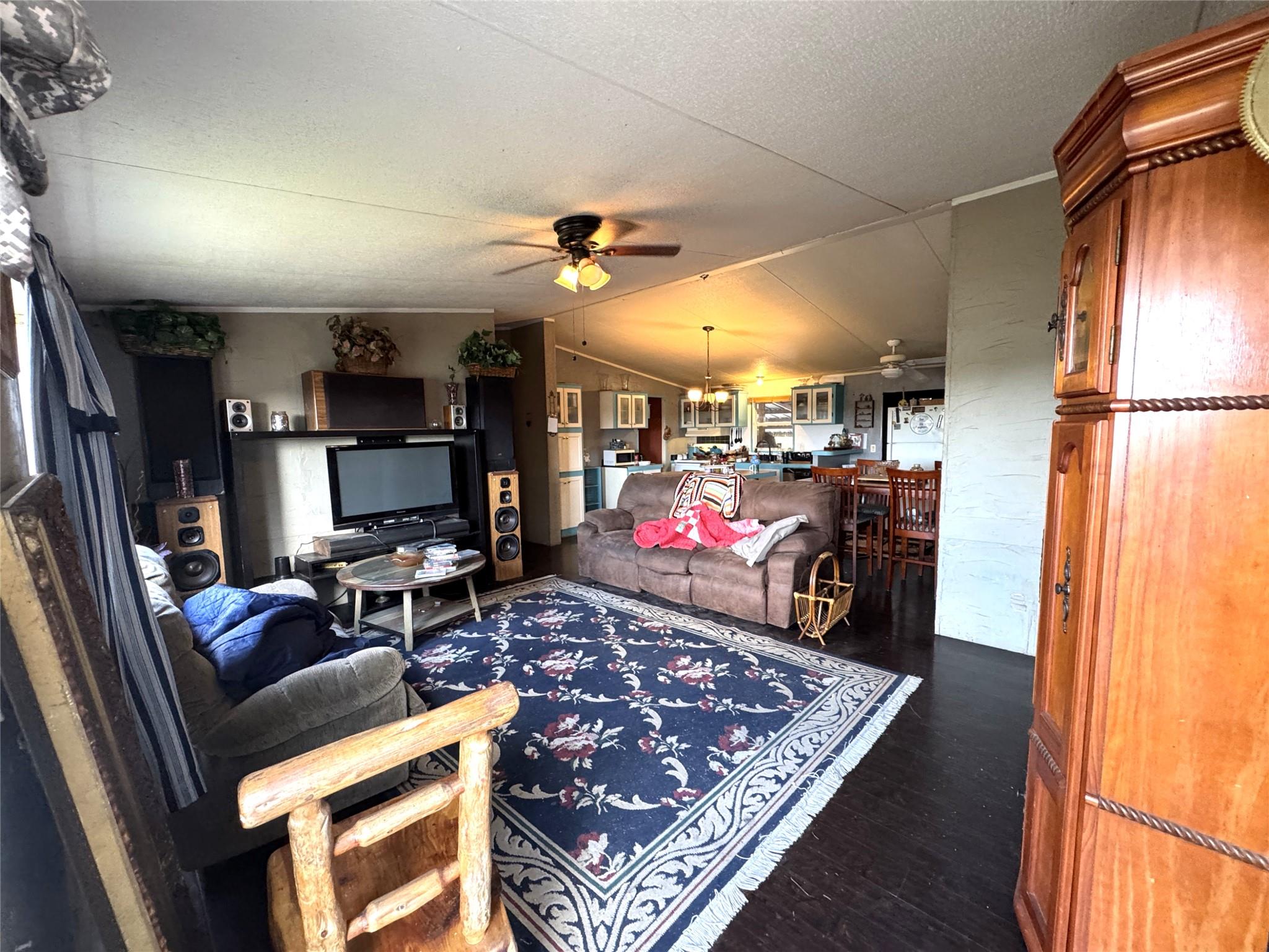 1255 Mount Pleasant Rd, Kingsbury, TX 78638