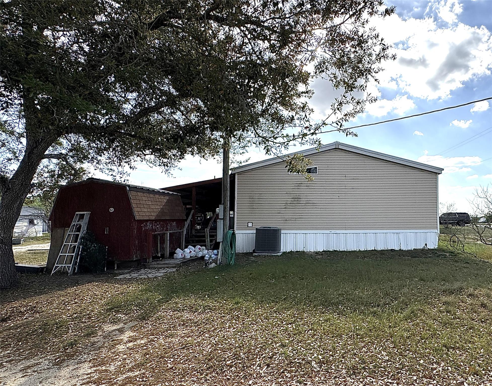 1255 Mount Pleasant Rd, Kingsbury, TX 78638