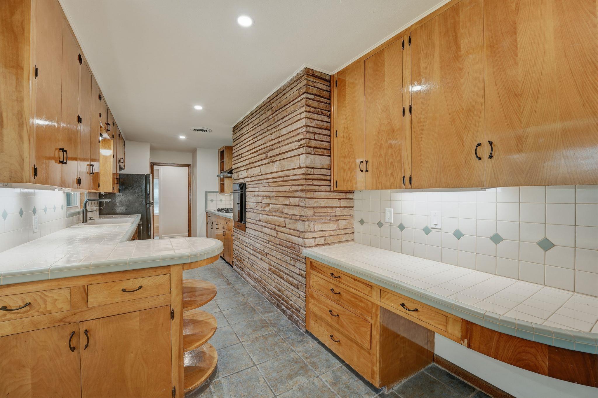 502 Sunrise Cir, Austin, TX 78704