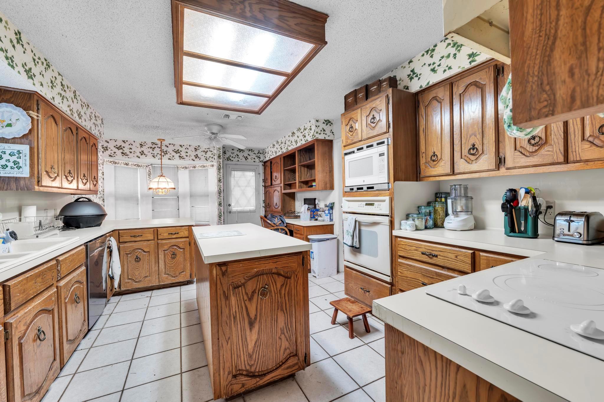 609 Deerfoot Dr, Round Rock, TX 78664