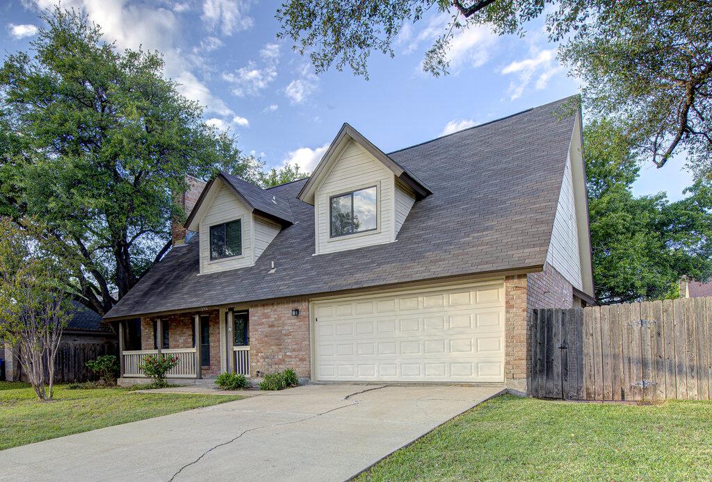 208 Oak Ridge Dr, Pflugerville, TX 78660