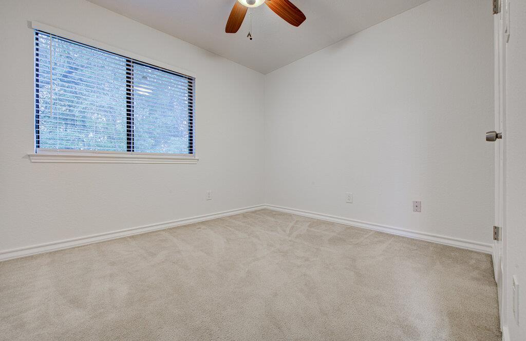 208 Oak Ridge Dr, Pflugerville, TX 78660