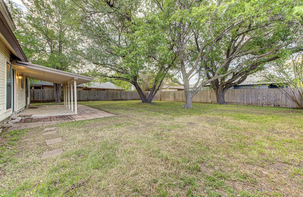 208 Oak Ridge Dr, Pflugerville, TX 78660