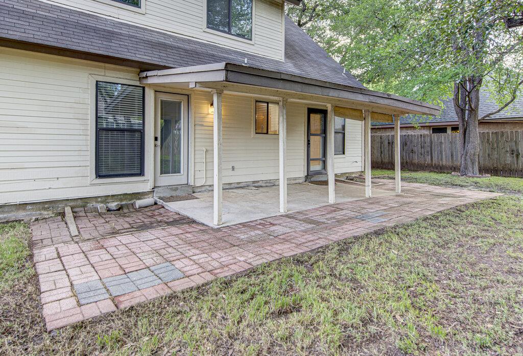 208 Oak Ridge Dr, Pflugerville, TX 78660