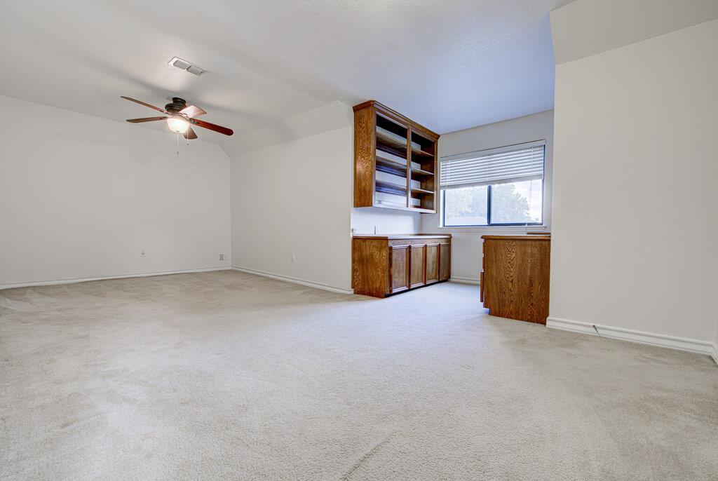 208 Oak Ridge Dr, Pflugerville, TX 78660