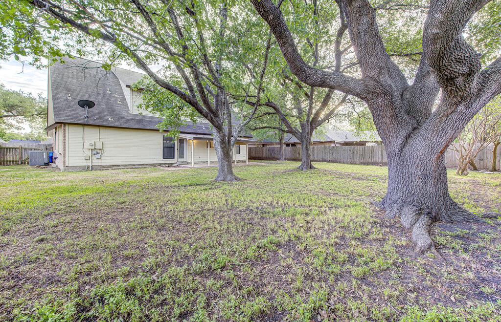 208 Oak Ridge Dr, Pflugerville, TX 78660