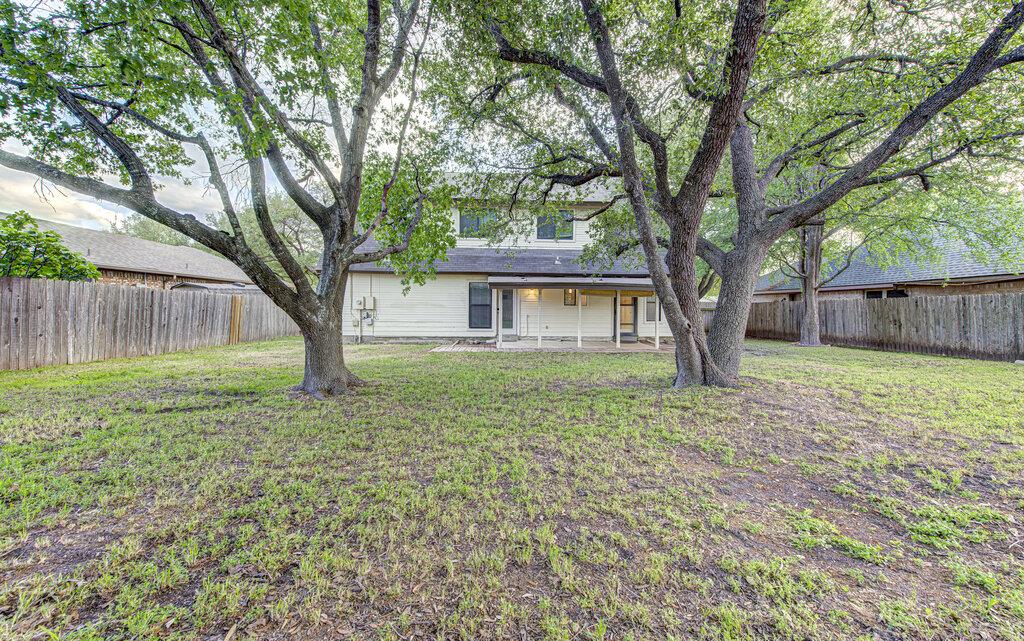 208 Oak Ridge Dr, Pflugerville, TX 78660
