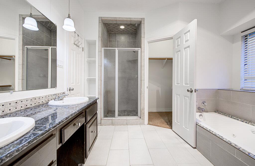 208 Oak Ridge Dr, Pflugerville, TX 78660