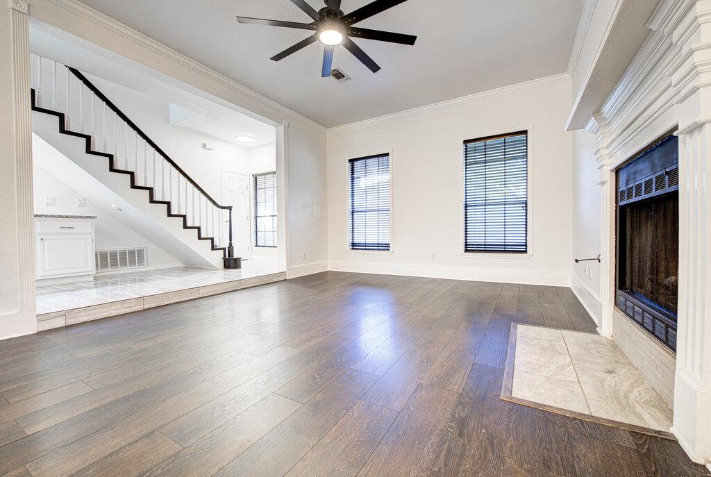 208 Oak Ridge Dr, Pflugerville, TX 78660