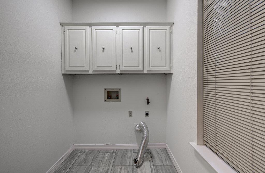 208 Oak Ridge Dr, Pflugerville, TX 78660