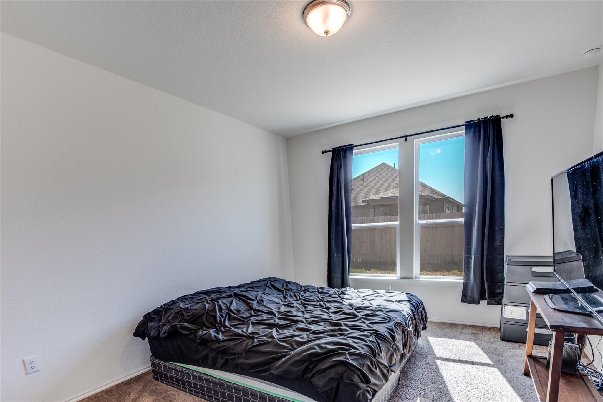 211 Pitkin Dr, Lockhart, TX 78644