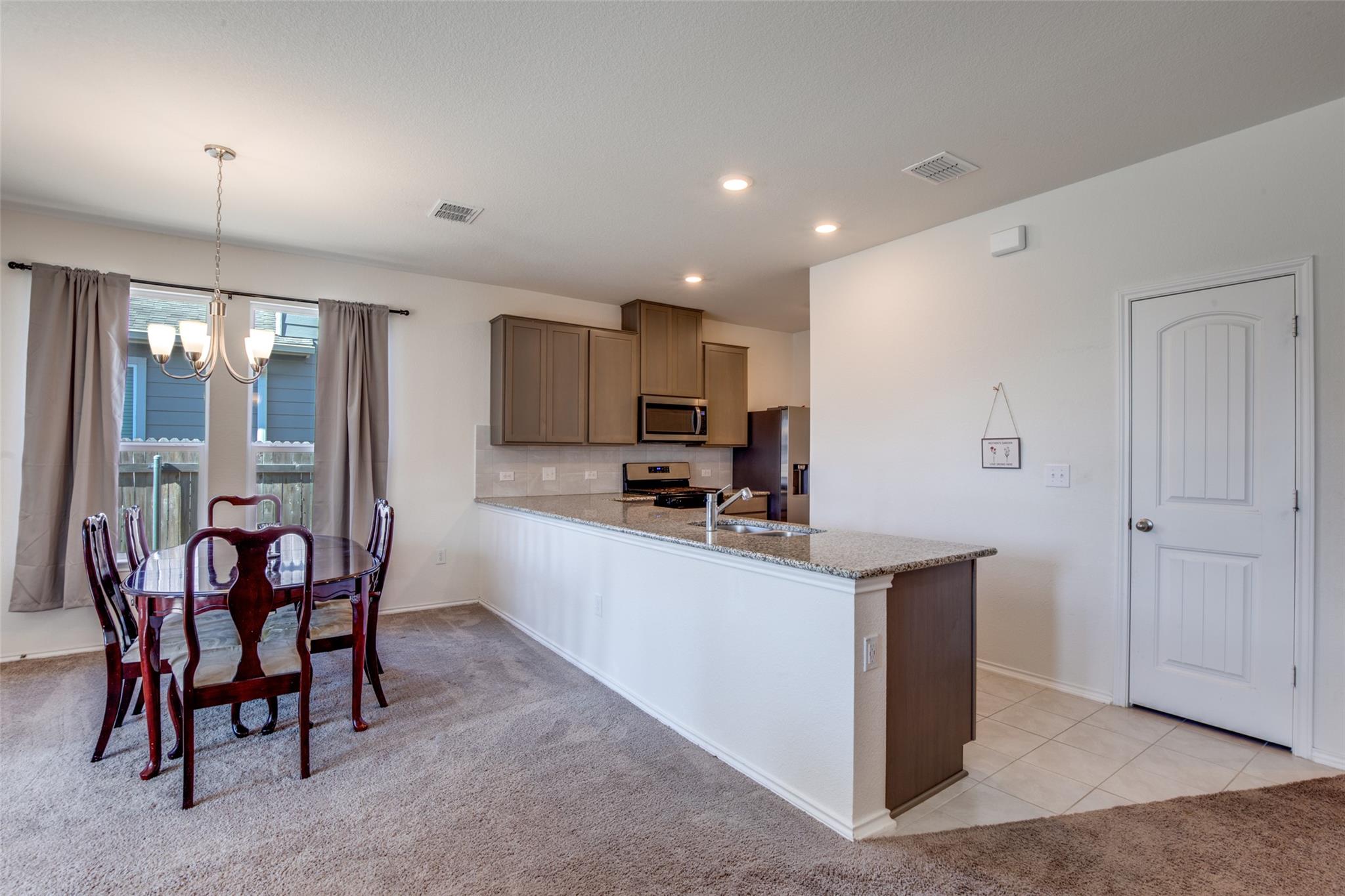 211 Pitkin Dr, Lockhart, TX 78644