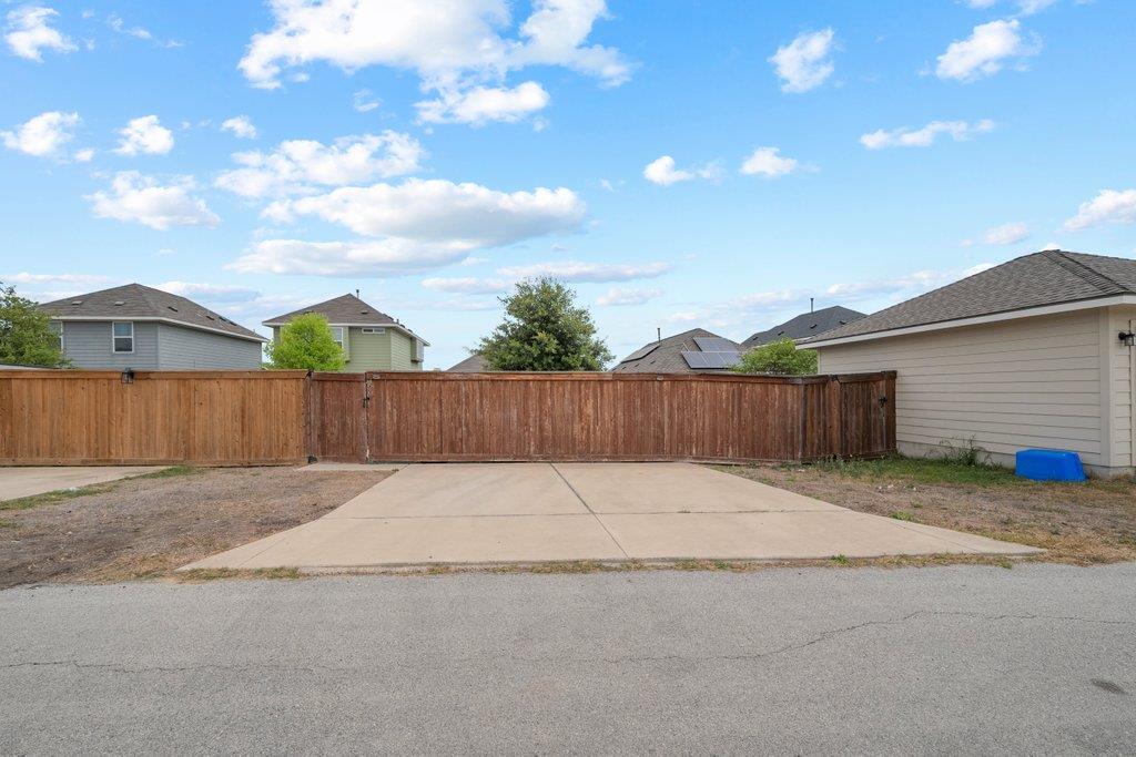 420 Spiny Lizard Ln, San Marcos, TX 78666