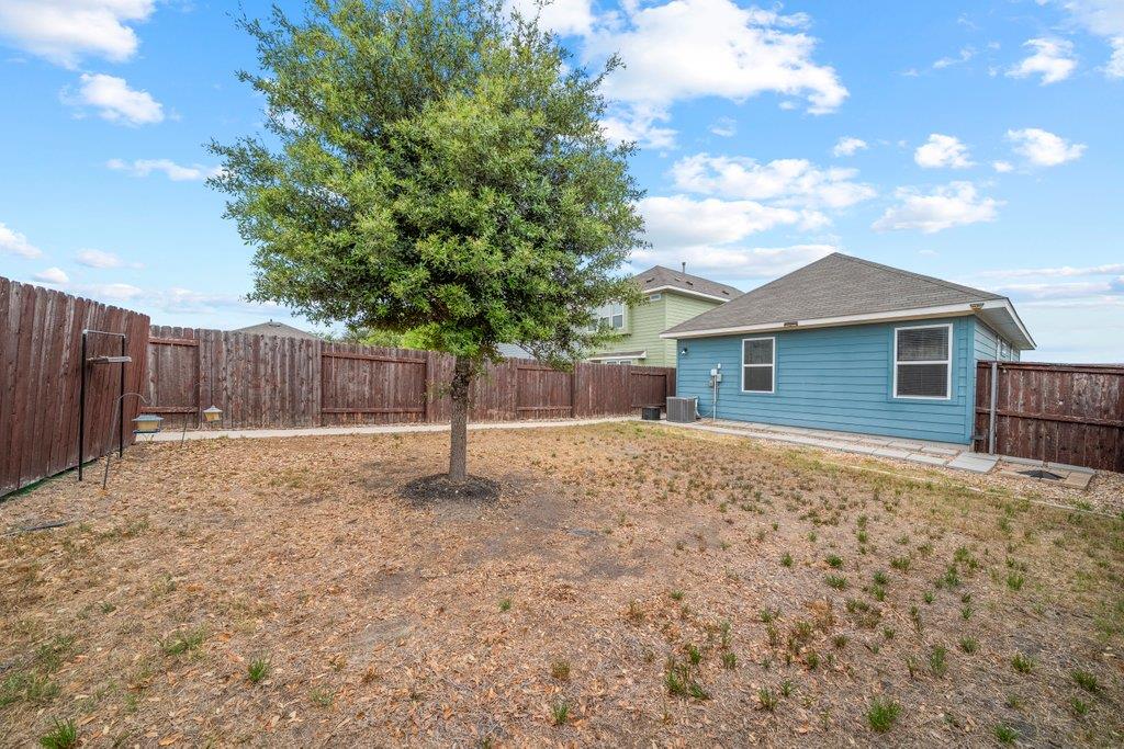 420 Spiny Lizard Ln, San Marcos, TX 78666
