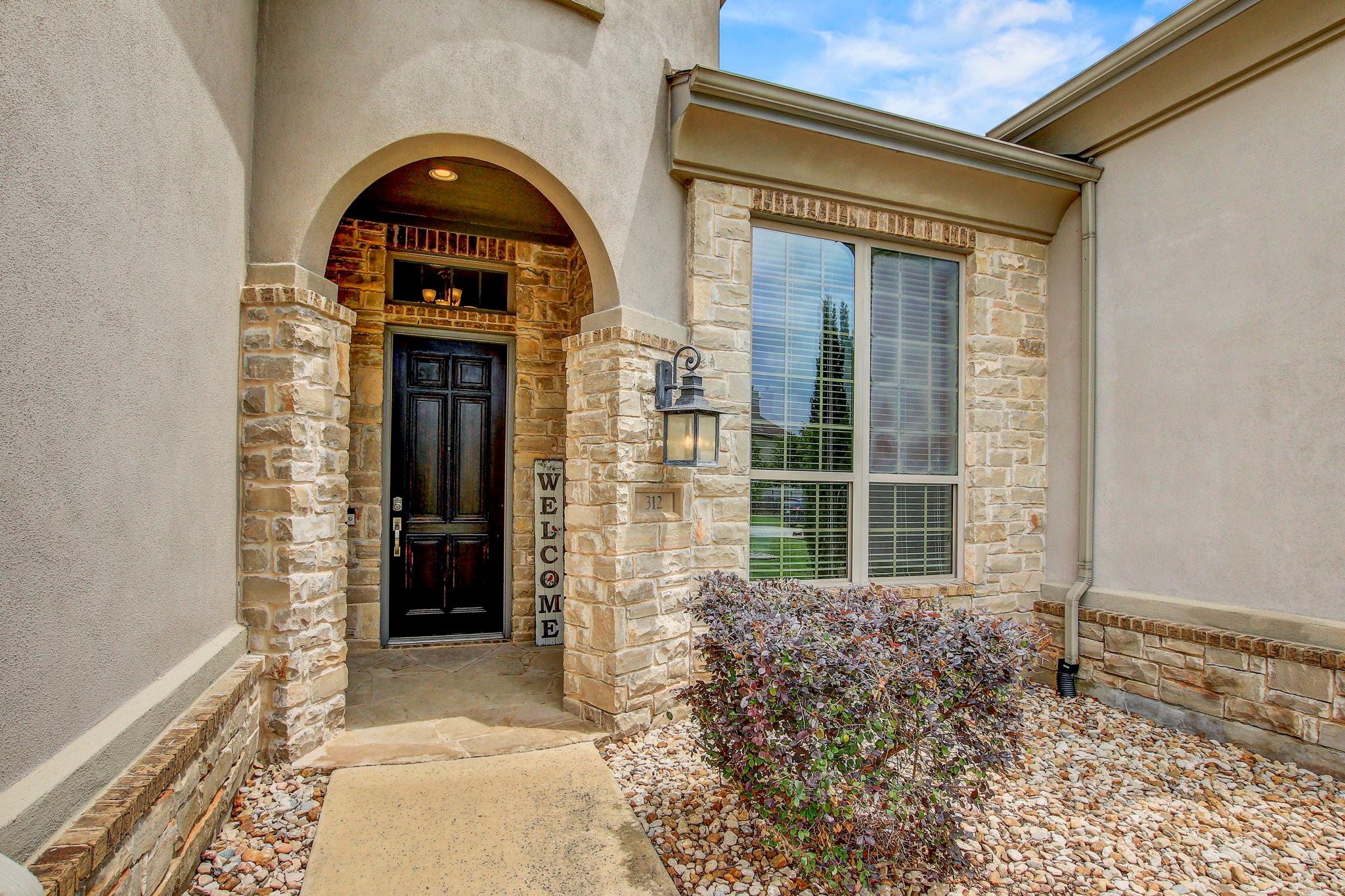312 Flintlock Dr, Leander, TX 78641