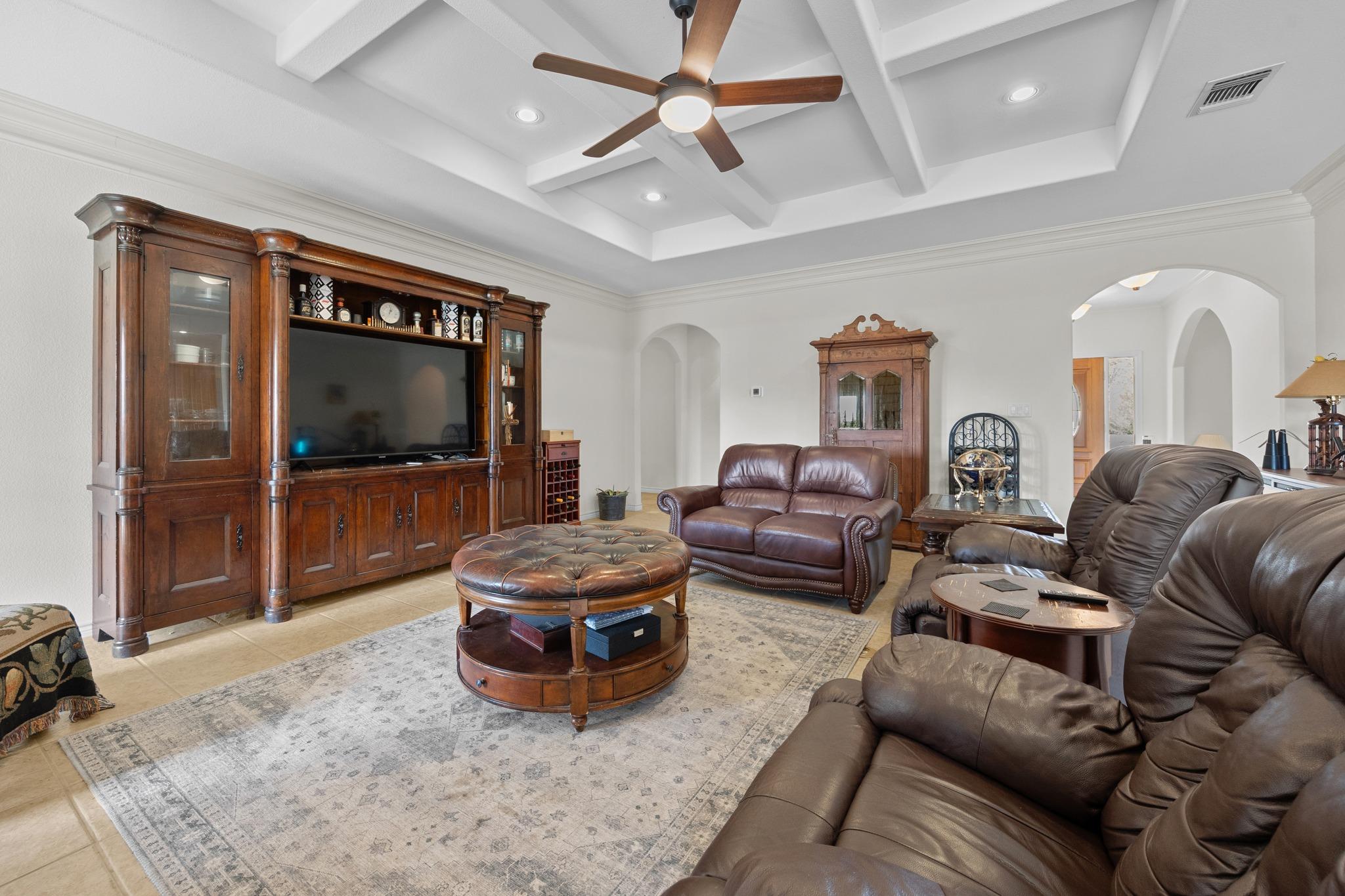 301 Hall Ln, Spicewood, TX 78669