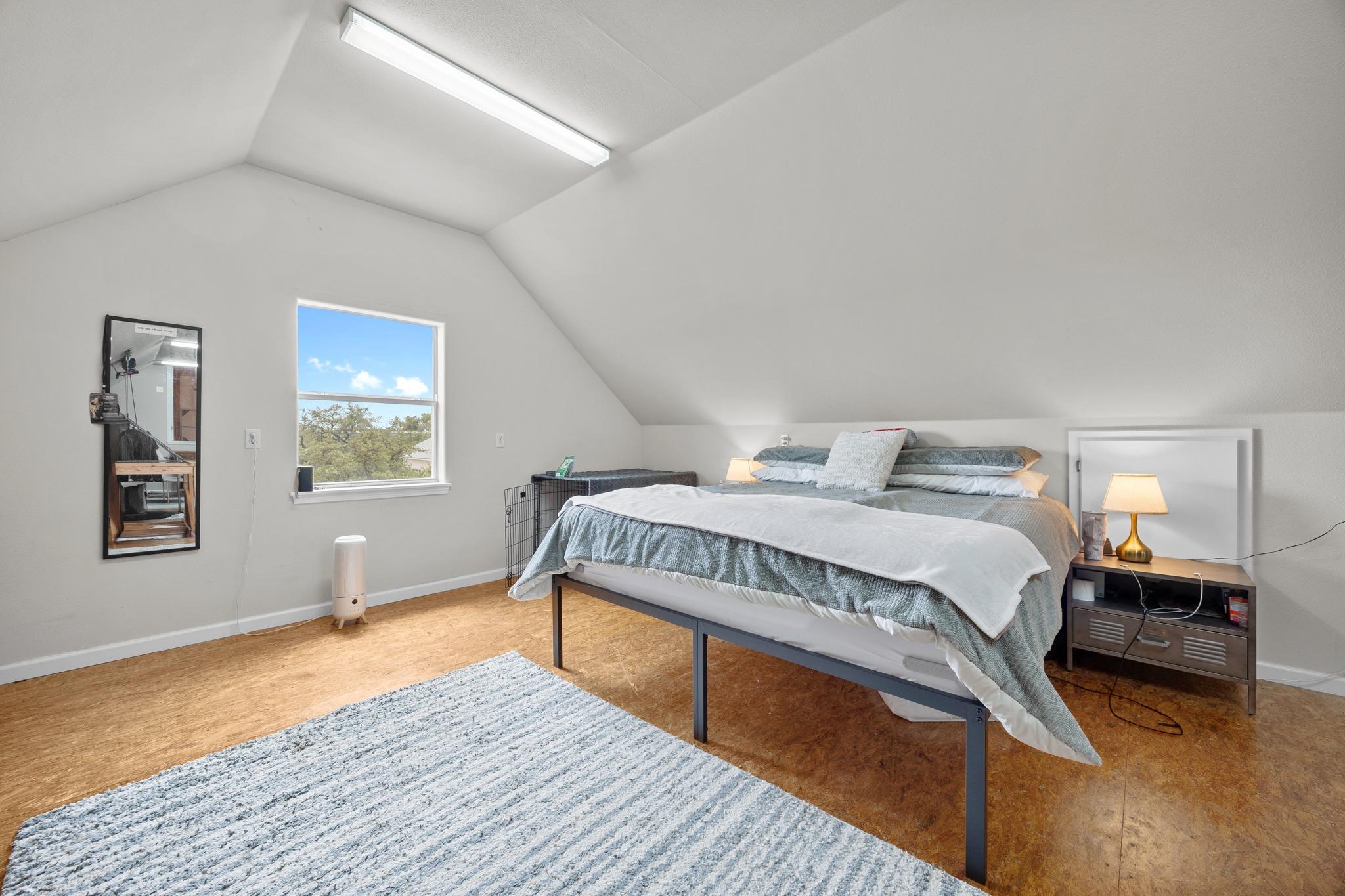 301 Hall Ln, Spicewood, TX 78669