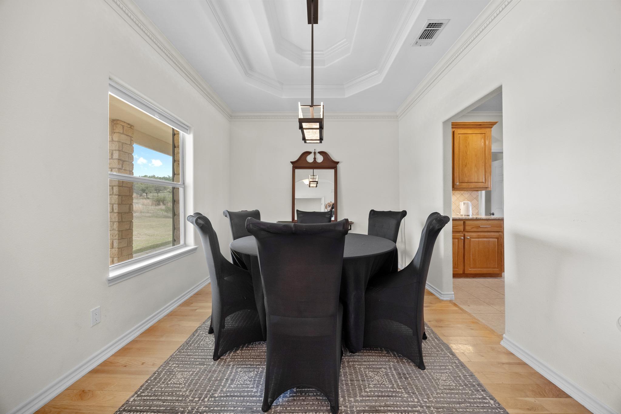 301 Hall Ln, Spicewood, TX 78669