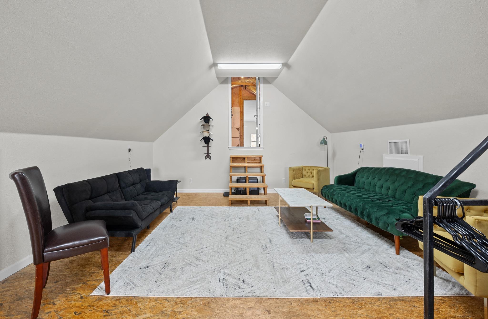 301 Hall Ln, Spicewood, TX 78669