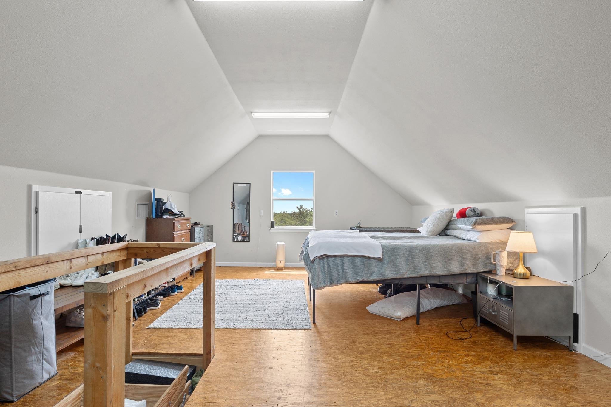 301 Hall Ln, Spicewood, TX 78669