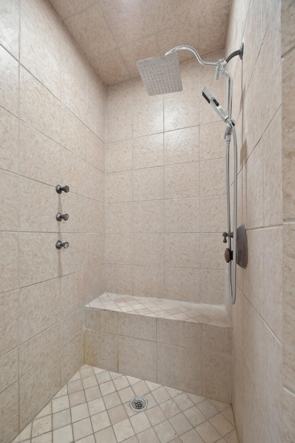 301 Hall Ln, Spicewood, TX 78669