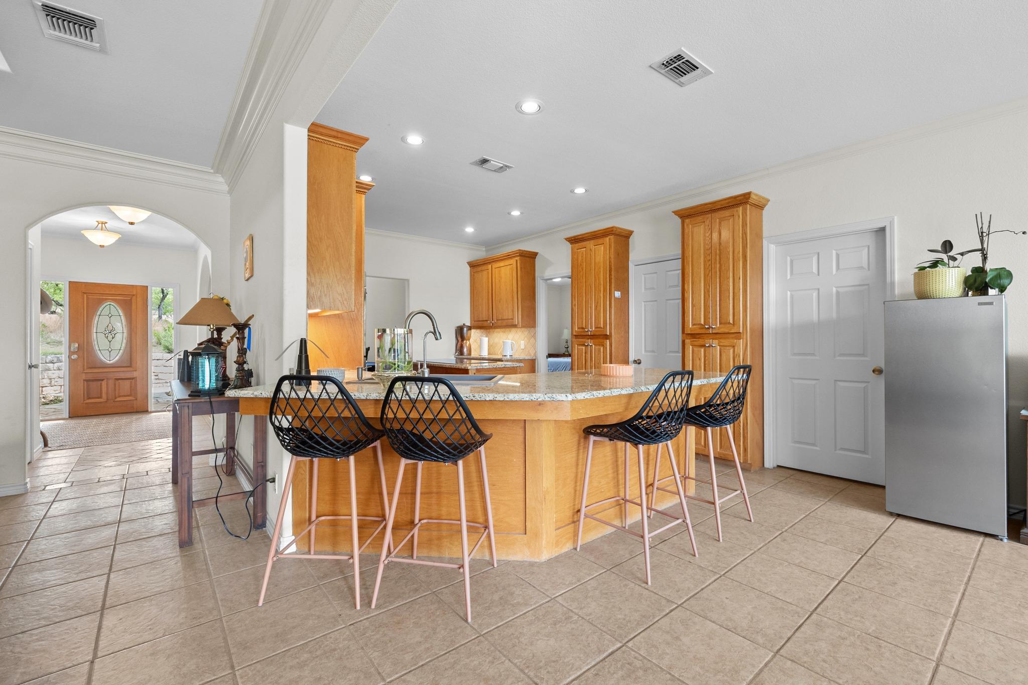 301 Hall Ln, Spicewood, TX 78669