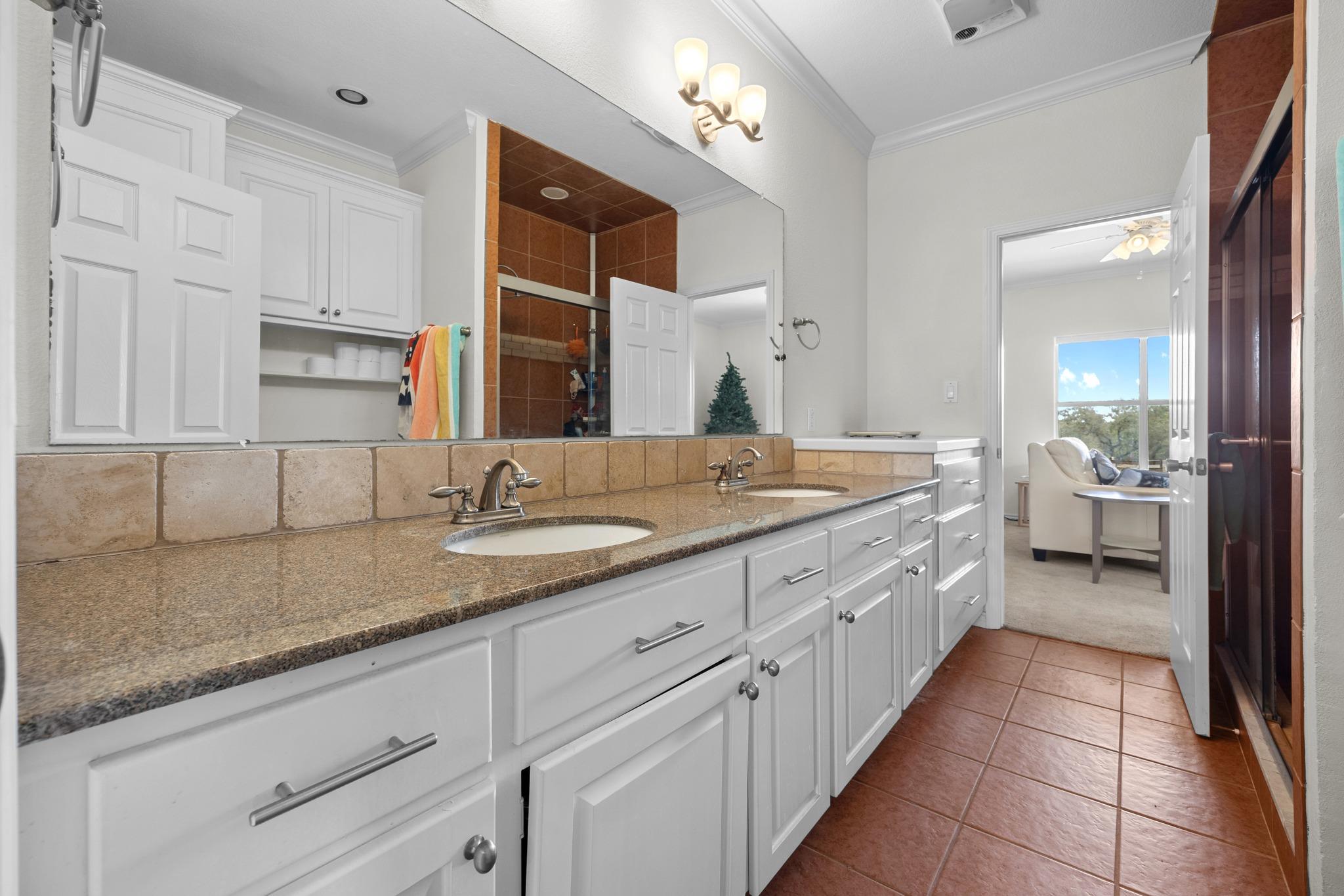 301 Hall Ln, Spicewood, TX 78669