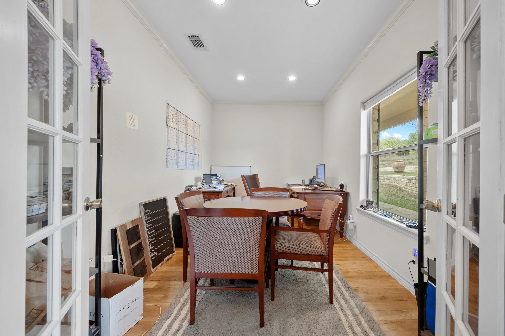 301 Hall Ln, Spicewood, TX 78669