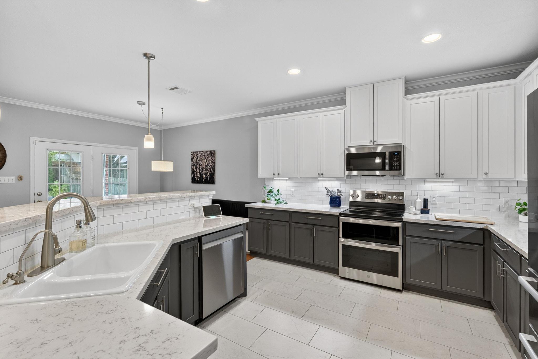 408 Kissing Oak Dr, Austin, TX 78748