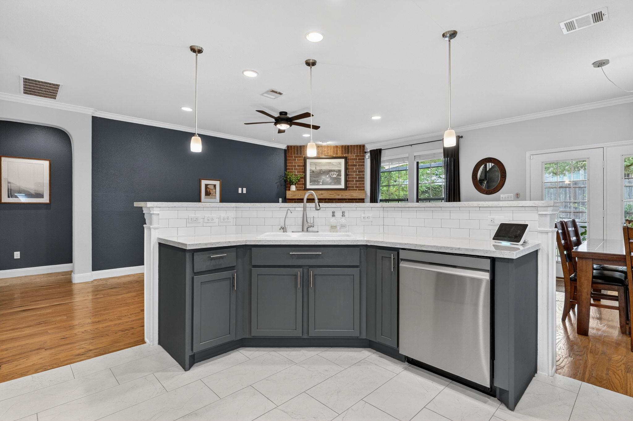 408 Kissing Oak Dr, Austin, TX 78748